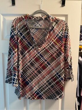 New York and Company Patterned V-Neck 3/4 Sleeve Top in Multi-Color